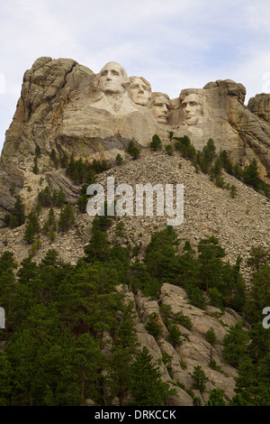 La sculpture de granit du Mont Rushmore y compris les visages de Washington, Jefferson, Roosevelt et Lincoln Banque D'Images