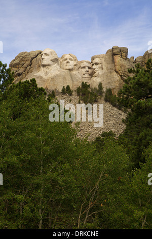 La sculpture de granit du Mont Rushmore y compris les visages de Washington, Jefferson, Roosevelt et Lincoln Banque D'Images