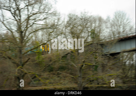 Pont Wye Train approchant sur le coeur du Pays de Galles, au sud de Builth Road Banque D'Images