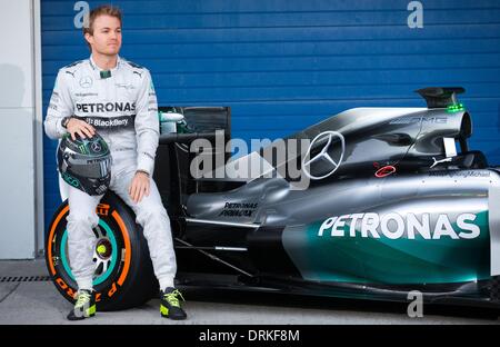 Jerez de la Frontera, au sud de l'Espagne. 28 janvier, 2014. L'allemand pilote de Formule 1 Nico Rosberg Mercedes AMG de vu lors du lancement de la nouvelle F1 W05 pour la prochaine saison de Formule 1 au Jerez à Jerez de la Frontera, Espagne du Sud, 28 janvier 2014. Photo : Jens Buettner/dpa/Alamy Live News Banque D'Images