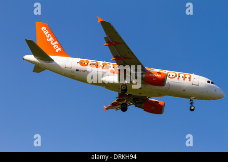 Airbus A319 d'Easyjet à la terre Banque D'Images