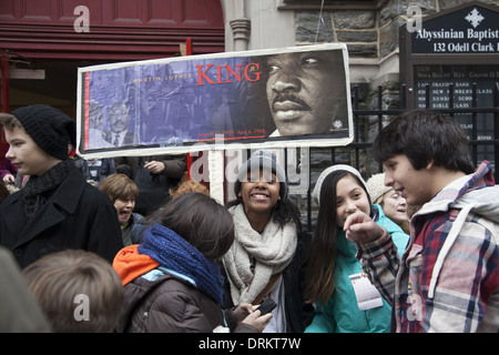 Martin Luther King Day annuel défilé dans Harlem avec des discours par des élèves de l'École Pays Manhattan Banque D'Images