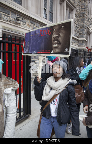 Martin Luther King Day annuel défilé dans Harlem avec des discours par des élèves de l'École Pays Manhattan Banque D'Images
