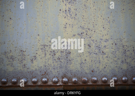 L'arrière-plan de l'ancien. Old Rusty Metal Sheet avec rivets à l'arrière-plan de la photo. Banque D'Images