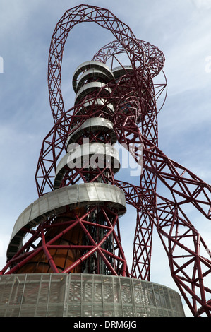 Grand angle de vue de l'orbite et le Stade olympique de Stratford, Londres. Banque D'Images