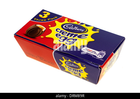 Trois pack fort de Cadbury Creme egg Banque D'Images