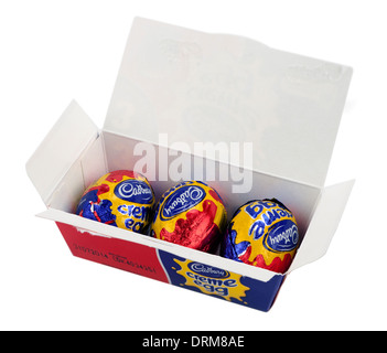 Trois pack fort de Cadbury Creme egg Banque D'Images