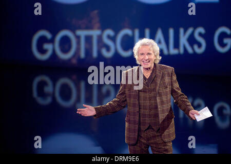 Berlin-Adlershof, Allemagne. 28 janvier, 2014. Thomas Gottschalk Presentor pendant l'enregistrement de l'RTL show 'Retour à l'école - Gottschalk's Big Réunion de classe' à Berlin-Adlershof, Allemagne, 28 janvier 2014. L'épisode sera diffusé le 21 février à 20 h 15. Photo : JOERG CARSTENSEN/dpa/Alamy Live News Banque D'Images