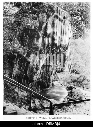 Bien dégoulinant, Knaresborough Yorkshire photographié vers 1910 Banque D'Images