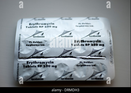 Les comprimés d'érythromycine Antibiotique 250mg Banque D'Images