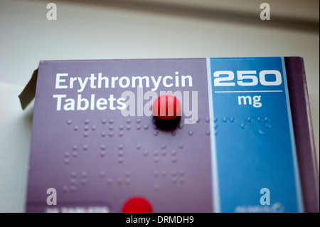 Les comprimés d'érythromycine Antibiotique 250mg Banque D'Images