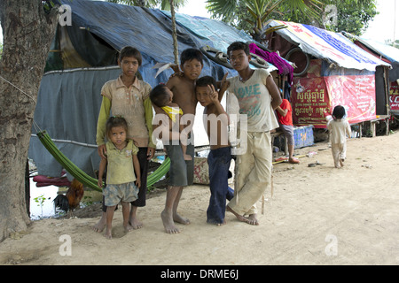 Les bidonvilles de PHNOM PENH - Juin 2012 : l'amitié dans des taudis Banque D'Images