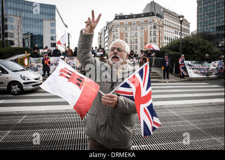 Bruxelles, Bxl, Belgique. 29 janvier, 2014. Un groupe de citoyens de Gibraltar protestation devant le siège de l'Union européenne à Bruxelles, Belgique le 29.01.2014. Les Gibraltariens manifester contre les contrôles frontaliers créé par le gouvernement espagnol. Dernières années, les tensions sur le terittory Royaume-uni Gibraltar a commencé à être plus forte par Wiktor Dabkowski : Wiktor Dabkowski Crédit/ZUMAPRESS.com/Alamy Live News Banque D'Images