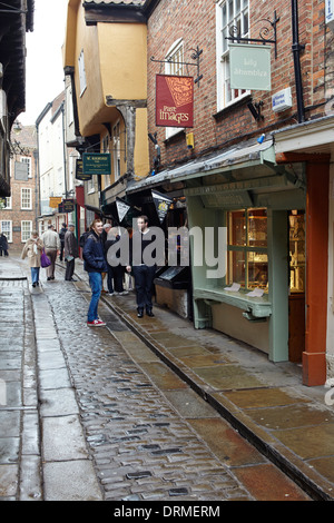 Les touristes en ruine à York Banque D'Images