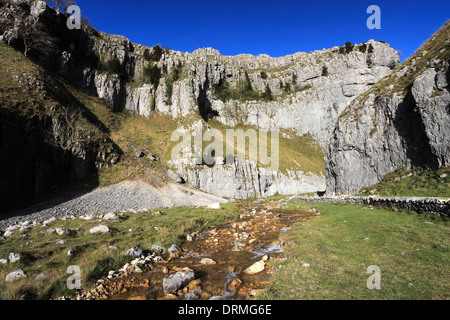 L'automne, Gordale Scar falaises calcaires, Malhamdale, North Yorkshire Dales National Park, England, UK Banque D'Images