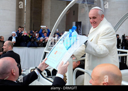 St Peter's square, Vatican, Rome, Italie. 29 janvier, 2014. Le pape François au cours de l'audience générale du 29 janvier 2014 Crédit : Realy Easy Star/Alamy Live News Banque D'Images