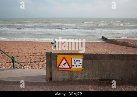 Signe inhabituel sur la plage de Brighton, UK. Banque D'Images