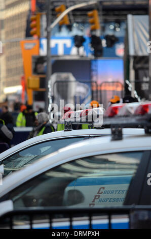 New York, NY, USA. 29 janvier, 2014. La sécurité est élevée au niveau du boulevard Superbowl commence à NEW YORK Crédit : Michael Glenn/Alamy Live News Banque D'Images