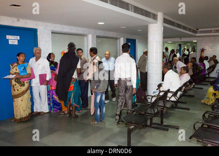 Les patients dans un hôpital au cancer spécialiste muni Seva Ashram à Goraj, près de Vadodara, Inde Banque D'Images