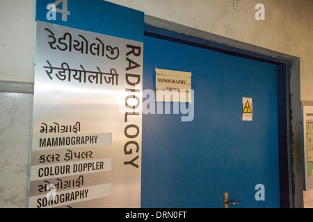 Un laboratoire de radiologie dans un hôpital au cancer spécialiste muni Seva Ashram à Goraj, près de Vadodara, Inde Banque D'Images