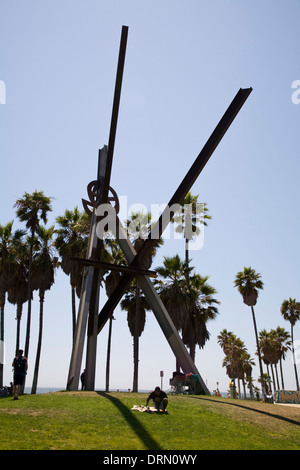 Sculpture 2000 voxel par Mark di Suvero Marco Polo Venice Beach, Los Angeles, CA, Californie Banque D'Images