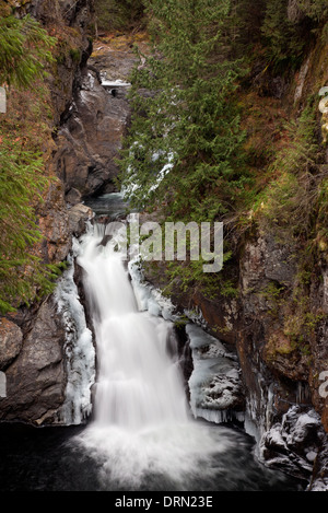 WASHINGTON - La région de Twin Falls sur la branche sud de la rivière Snoqualmie dans la zone naturelle de Twin Falls. Banque D'Images