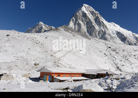 Le himalayan village de Gorak Shep, le dernier arrêt sur le camp de base de l'Everest trek au Népal Banque D'Images