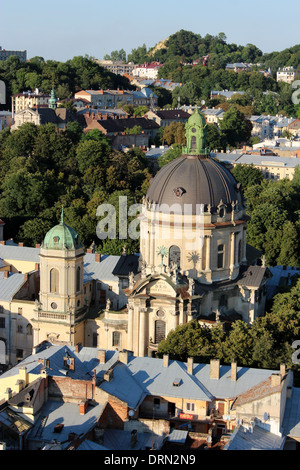 L'église et le couvent dominicain de Lviv de bird's-eye view Banque D'Images