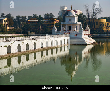 Le Rani Pokhari lake et Shiva Temple à Katmandou, Népal Banque D'Images