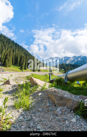 Sur Pipeline Road Big Almaty Lake, Tian Shan à Almaty, Kazakhstan, Asie Banque D'Images