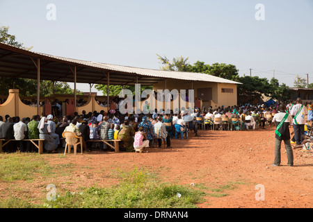 Il célébrait la messe, à Bobo Dioulasso, Burkina Faso Banque D'Images