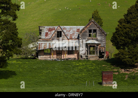 Ferme abandonnée près de Nelson, île du Sud, Nouvelle-Zélande Banque D'Images