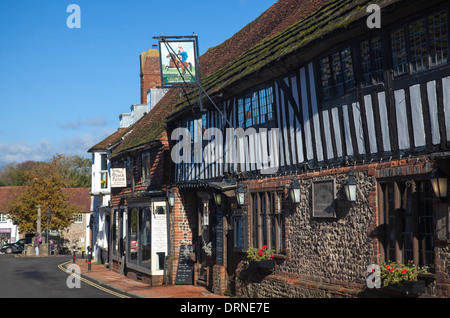 Le George Inn date du 14e siècle, 1 156 km village, dans le comté de Sussex, Angleterre. Banque D'Images