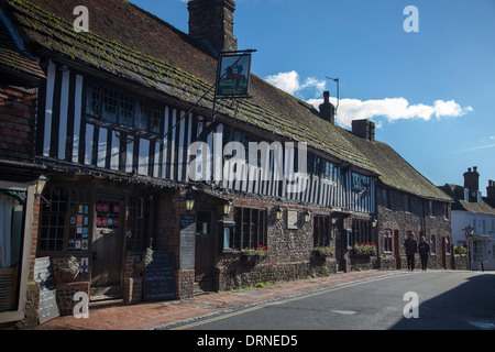 Le George Inn date du 14e siècle, 1 156 km village, dans le comté de Sussex, Angleterre. Banque D'Images