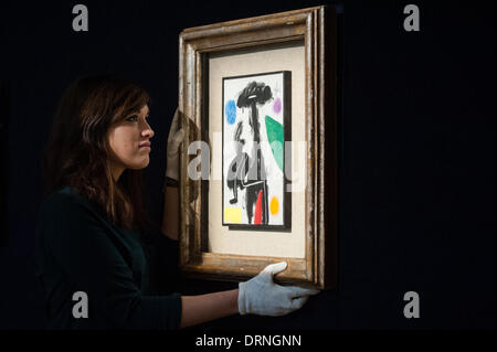 Londres, Royaume-Uni - 30 janvier 2014 : un membre du personnel pose à côté de 'Femme, étoile (1978)' de Joan Miro (set €180.000-220.000) qui seront en vente le 4 février à Bonhams. Credit : Piero Cruciatti/Alamy Live News Banque D'Images