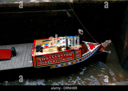 Gifford dans le milieu de l'escalier de vol de Northgate 3 écluses sur le Shropshire Union Canal dans le centre de Chester Banque D'Images