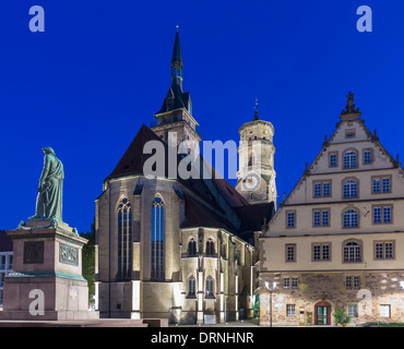 Schillerplatz, Stuttgart, Allemagne, l'Europe avec statue de Schiller et église Marstall Banque D'Images