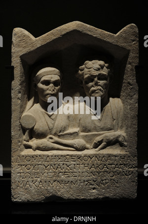 Relief représentant le conjoint sépulcral et Diodemes Sekunda. 2ème ANNONCE de siècle. Roman. En. Banque D'Images