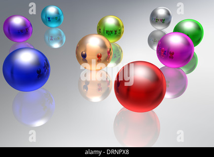 Résumé de sphères en verre multicolore sur un fond réfléchissant Banque D'Images