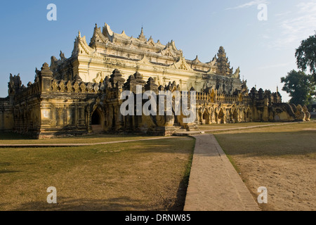 Le Myanmar, Mandalay, Inwa, Mahar Aung Mye Bon Monastère San Banque D'Images