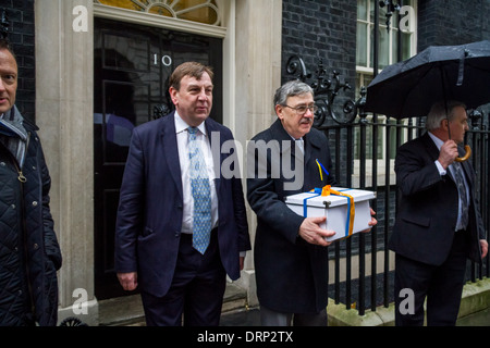 Pétition de protestation Euromaidan ukrainien au 10 Downing Street à Londres Banque D'Images