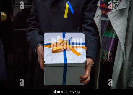 Pétition de protestation Euromaidan ukrainien au 10 Downing Street à Londres Banque D'Images