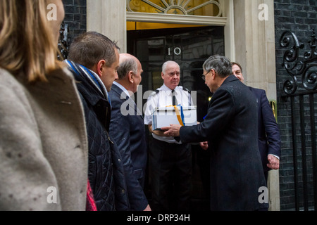 Pétition de protestation Euromaidan ukrainien au 10 Downing Street à Londres Banque D'Images