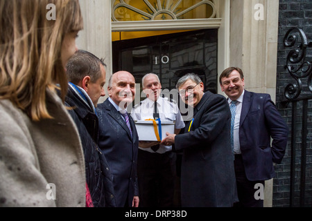 Pétition de protestation Euromaidan ukrainien au 10 Downing Street à Londres Banque D'Images