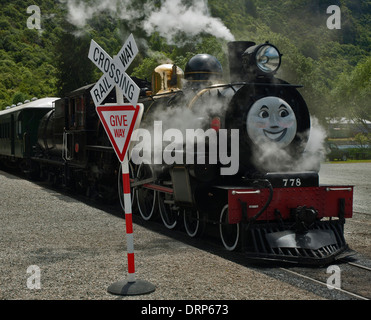 Kingston Flyer - une locomotive à vapeur conservés en Nouvelle-Zélande sur le point de commencer votre voyage avec une happy face sur elle Banque D'Images