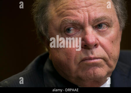 Washington DC, USA . 30Th Jan, 2014. Harold Hamm, président-directeur général de ressources Continental témoigne devant le Sénat l'énergie et des ressources naturelles au cours d'une audience du Comité sur les exportations de pétrole des États-Unis à Washington, D.C., le 30 janvier 2014. Credit : Kristoffer Tripplaar/Alamy Live News Banque D'Images