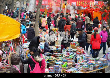 Beijing, Chine. Jan 31, 2014. Personnes visitent une foire du temple pour célébrer la Fête du Printemps à Beijing, capitale de Chine, le 31 janvier 2014. Crédit : Li Xin/Xinhua/Alamy Live News Banque D'Images