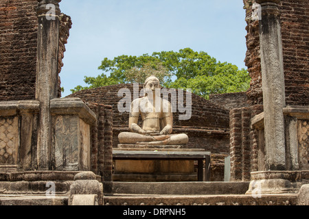 Statue de Bouddha close up dans Vatadage, ancienne ville de Polonnaruwa Banque D'Images