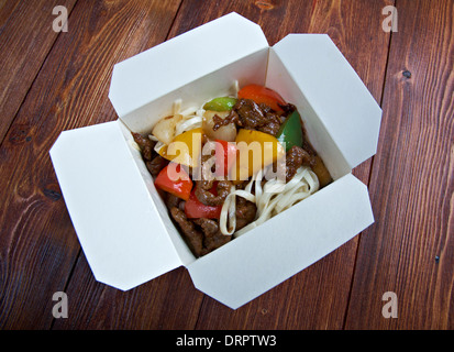 Tranche de bœuf et nouilles Udon-.cuisine chinoise dans les box Banque D'Images