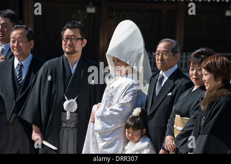 Groupe Mariage Shinto, Tokyo, Japon Banque D'Images